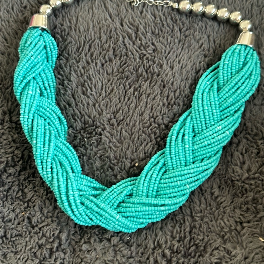 Beautiful necklace! - Picture 4 of 5
